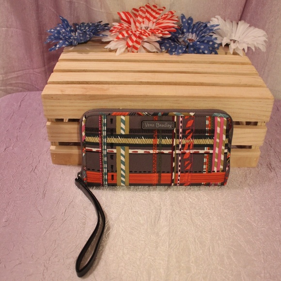 Vera Bradley Handbags - NEW Vera Bradley Midtown RFID Wristlet Wallet